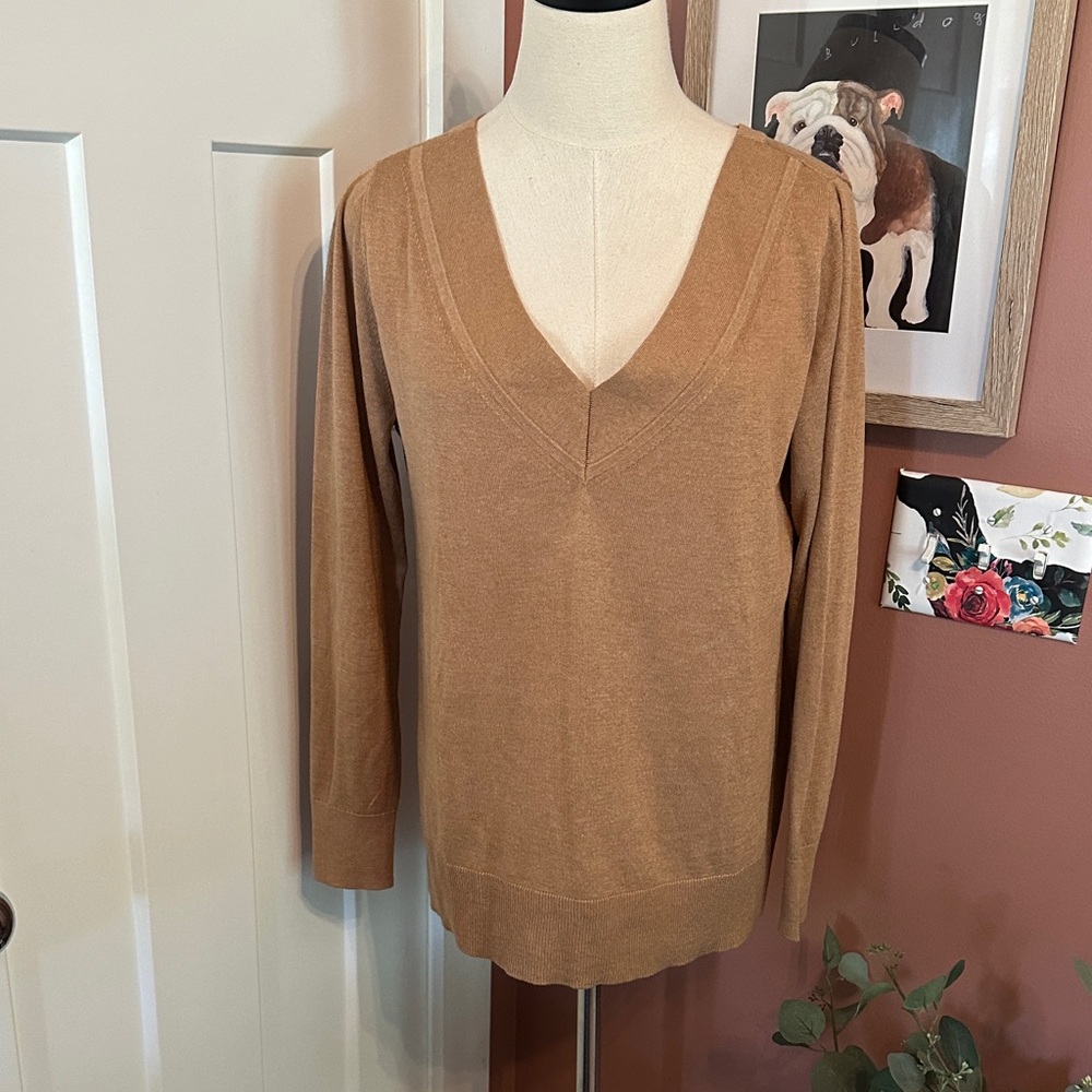 Banana Republic women’s Camel silk cashmere V-Neck M long sleeve Sweater